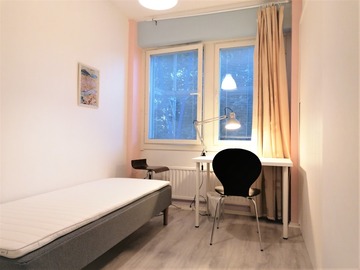 Renting out: furnished room (girl only) close to campus
