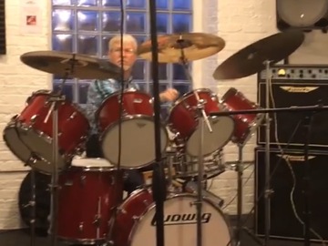 Selling with online payment: 1972 Ludwig Drums set