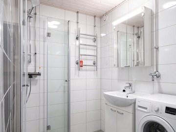 Annetaan vuokralle: funished room nearby university