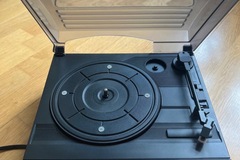 Selling: Vinyl turntable