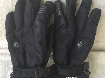 Daily Rate: Goretex snow gloves