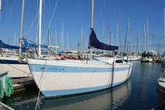 Selling: 34' Columbia ready to sail!
