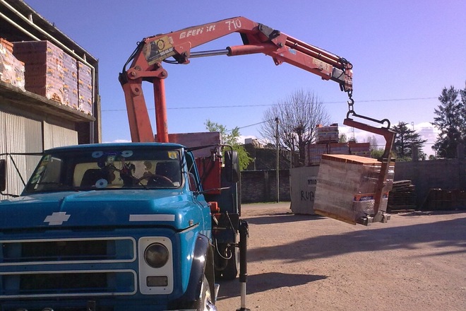 Camión con Hidrogrua 10T 