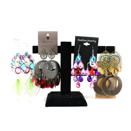 700+ Pairs Women's Dangling Earrings Clearance - Retail $7,806.23