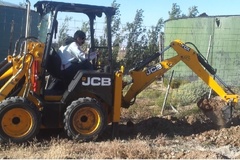 En alquiler: Alquilo mini pala retro JCB 1CX 2800hs.