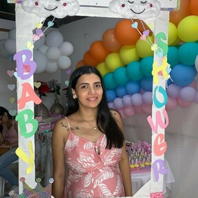 Angiee R